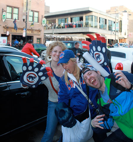 cubs-fans-on-the-street
