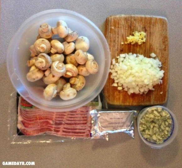 bacon-blue-cheese-stuffed-mushrooms-tailgate-recipe4-570x528