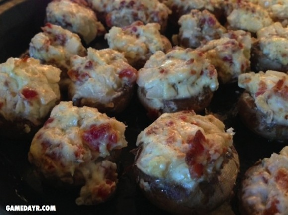 bacon-blue-cheese-stuffed-mushrooms-tailgate-recipe7-570x427