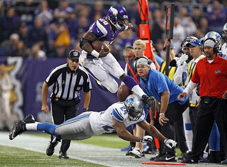 adrian-peterson-flying