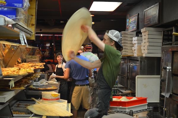 tossing-pizza-dimos