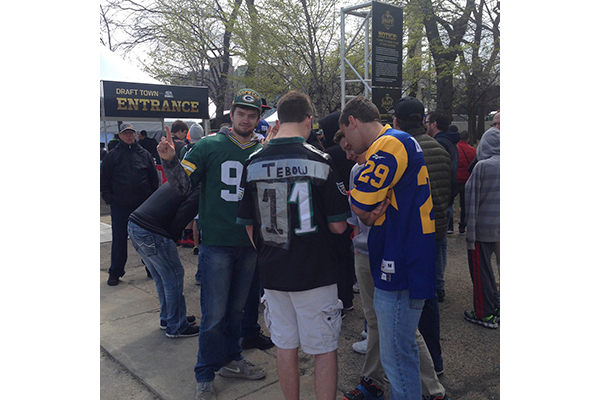 tim-tebow-eagles-jersey