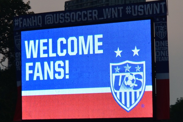 uswnt-welcome-fans